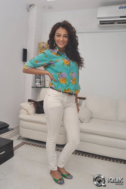 Seerat-Kapoor-at-Run-Raja-Run-Movie-Press-Meet